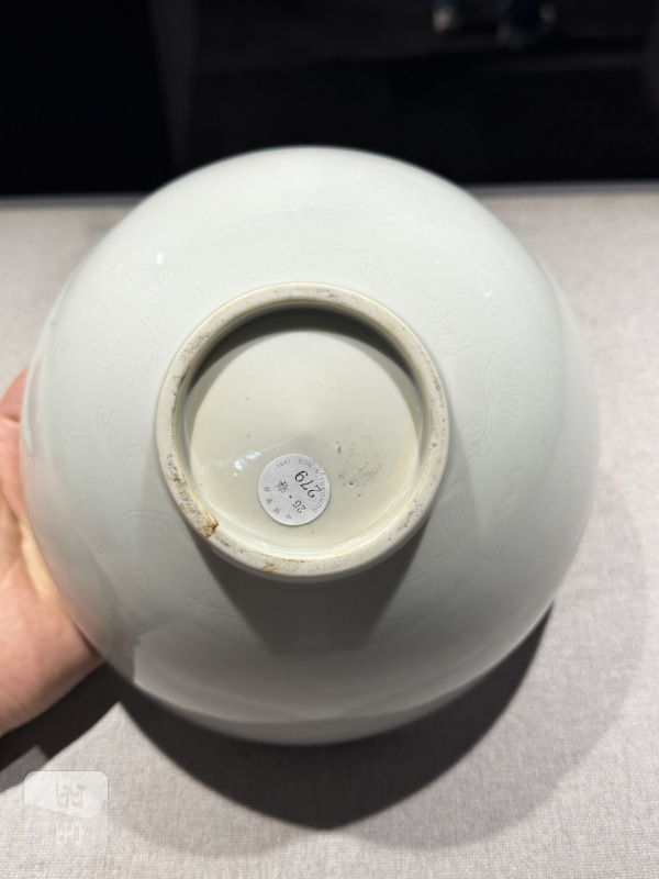 明永乐 甜白外刻缠枝菊纹内蕉叶牡丹纹大莲子碗 - 图8